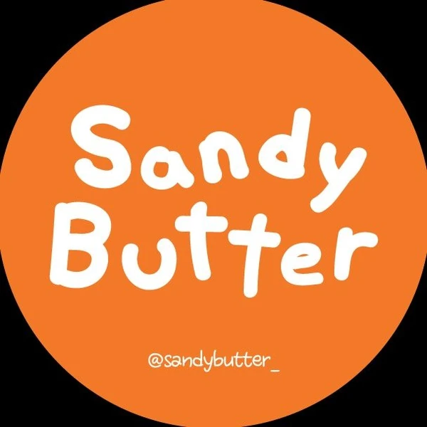 Sandy Butter 주황 로고 배지